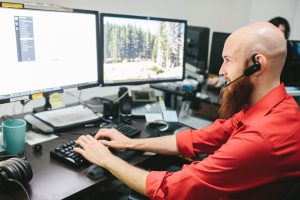 Tech support expert from IT Assurance providing helpdesk services